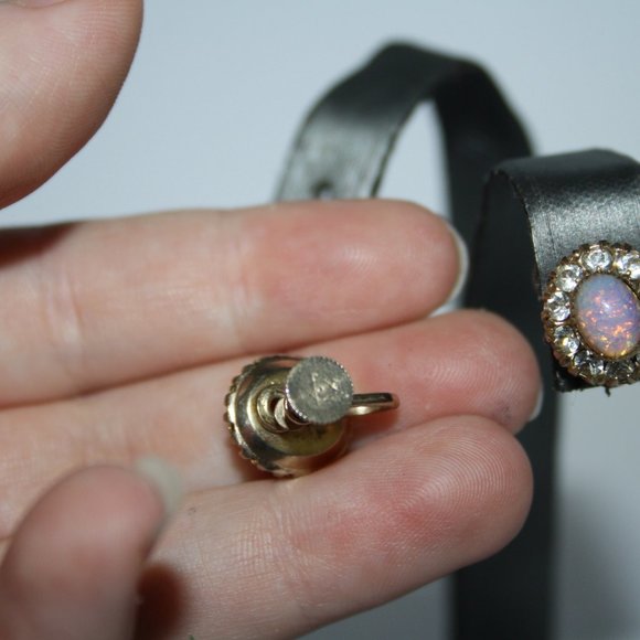 Vintage gold and rhinestone screw on earrings - Picture 3 of 3